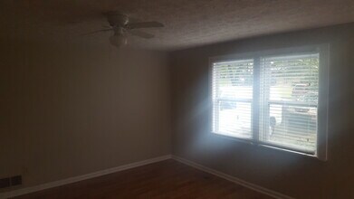7599 Casper Ct in Jonesboro, GA - Building Photo - Building Photo