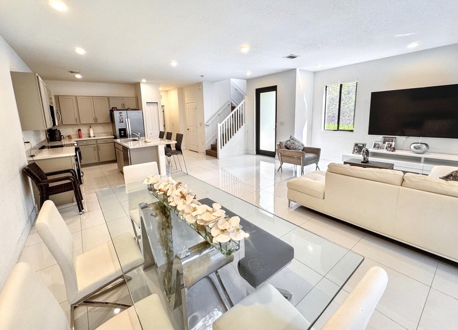 2434 SW 145th Ave in Miami, FL - Building Photo
