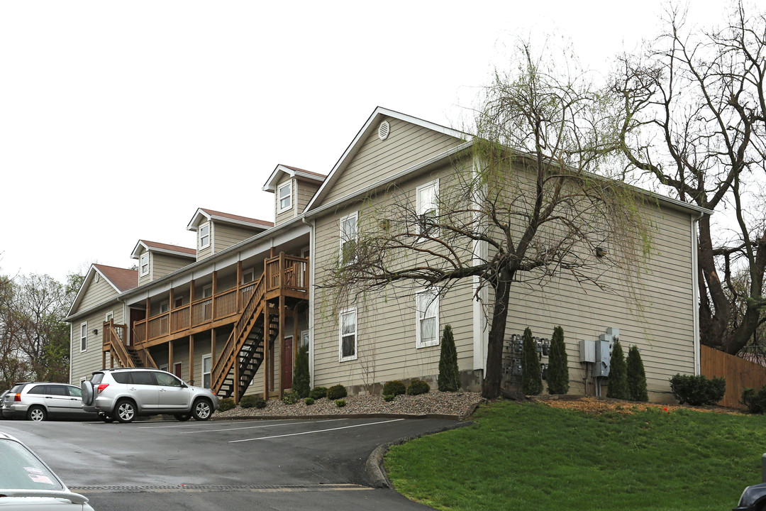 Cottonwood Condominiums in Louisville, KY - Building Photo