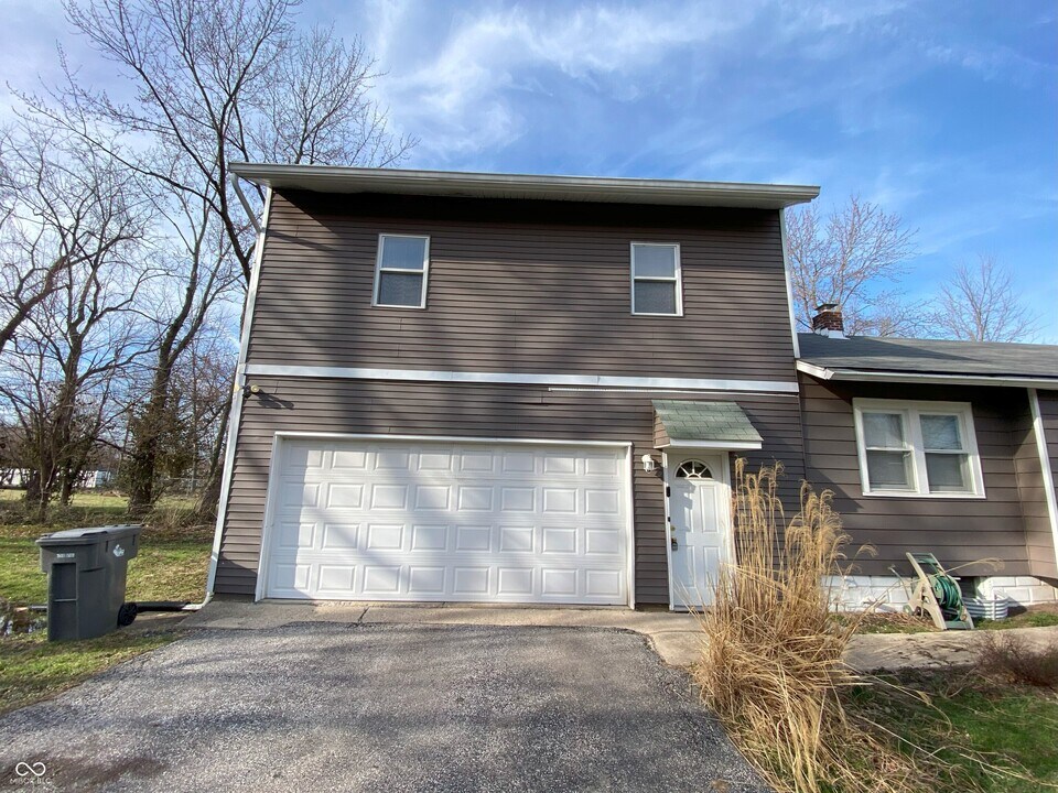 3854 S Sherman Dr in Indianapolis, IN - Building Photo