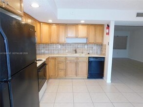 8015 SW 107th Ave in Miami, FL - Building Photo - Building Photo