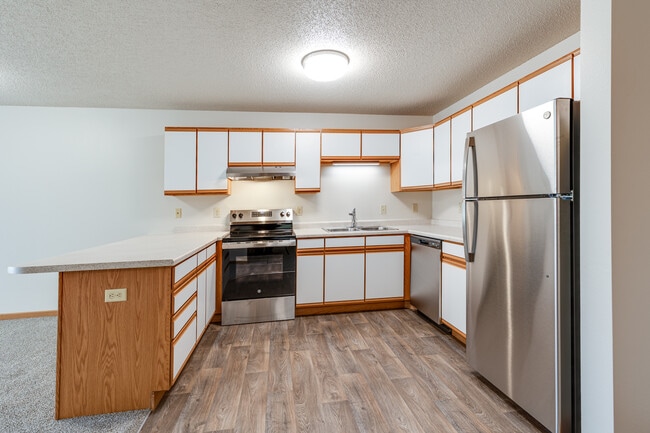 Redwood Estates in Coon Rapids, MN - Foto de edificio - Interior Photo