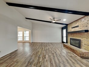 5106 Woodmeadow Dr in Garland, TX - Foto de edificio - Building Photo