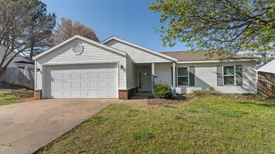 3062 W Wildflower St in Fayetteville, AR - Building Photo - Building Photo