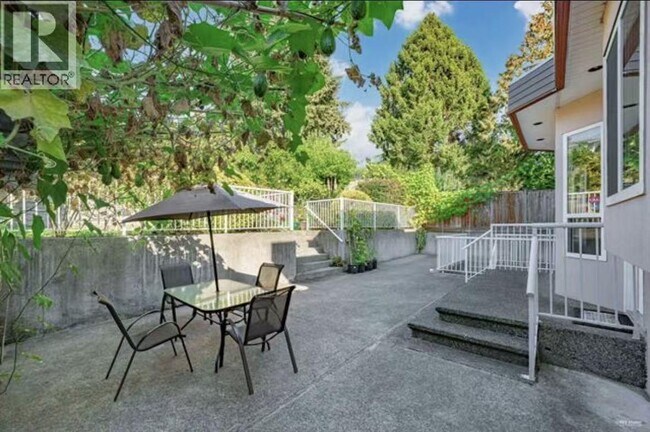 4325 Portland St in Burnaby, BC - Building Photo - Building Photo