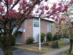 Fox Worth Apartments in Vancouver, WA - Building Photo - Building Photo