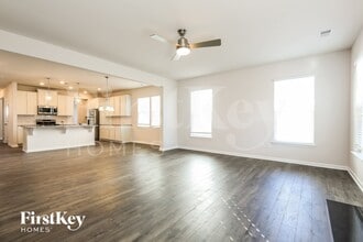 562 Hillpark Ln in Greer, SC - Foto de edificio - Building Photo