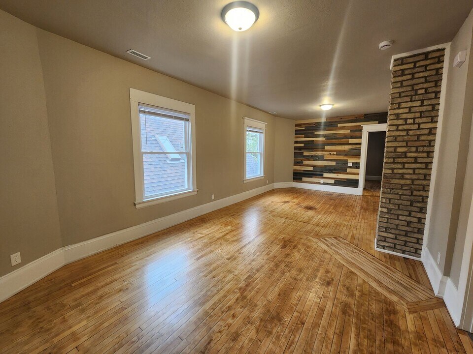 1123 N 24th St in Milwaukee, WI - Building Photo