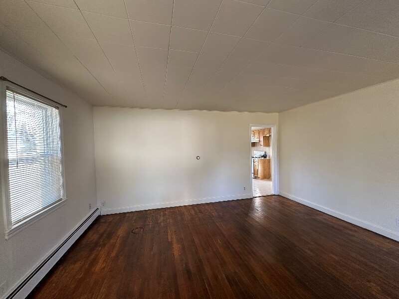 973 Ellis Pkwy in Edison, NJ - Building Photo