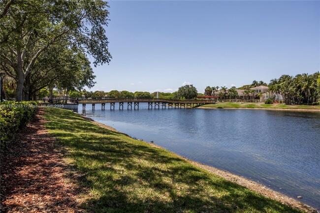 2544 Centergate Dr in Miramar, FL - Building Photo - Building Photo
