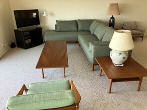 237 Notteargenta Rd in Pacific Palisades, CA - Foto de edificio - Building Photo