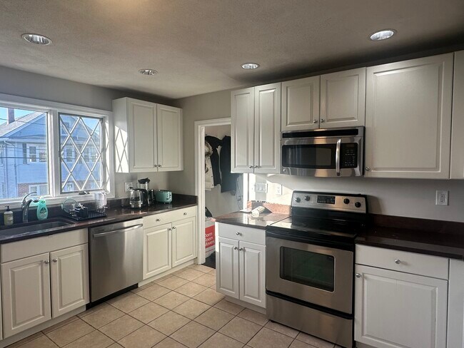 59 Sunset Rd, Unit 2 in Somerville, MA - Foto de edificio - Building Photo