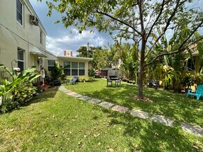 1555 Harrison Street, Unit #4 in Hollywood, FL - Building Photo - Building Photo