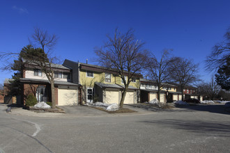 2800 Midland Ave in Toronto, ON - Building Photo - Primary Photo