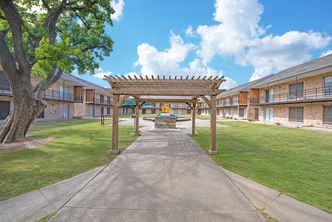 The Bristols in Hurst, TX - Building Photo - Building Photo