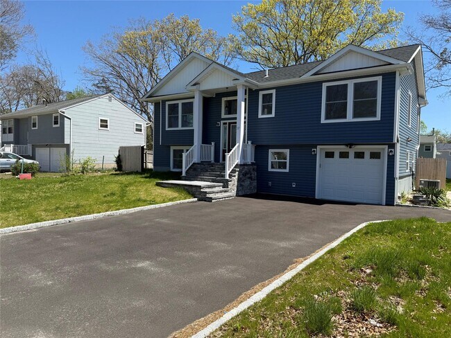 37 Ruland Rd N in Selden, NY - Building Photo - Building Photo