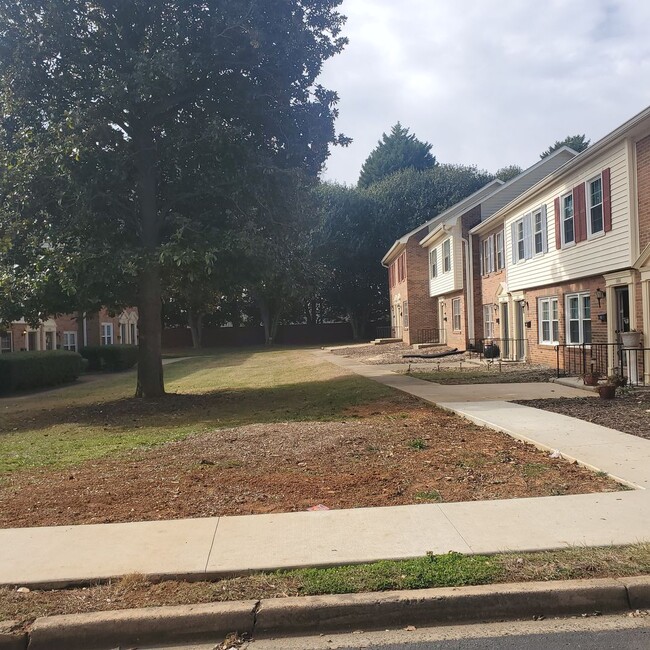 4616 Old Lantern Way in Charlotte, NC - Foto de edificio - Building Photo