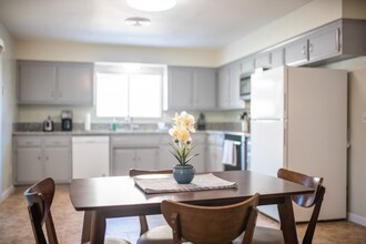 4225 Parkwood Ct in Bakersfield, CA - Building Photo - Building Photo