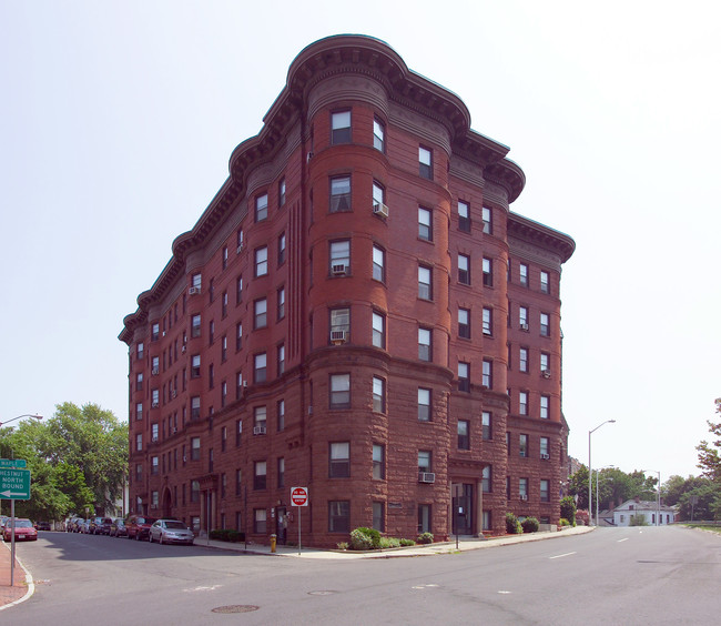 Chateau Apartments in Springfield, MA - Building Photo - Building Photo