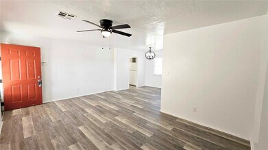 3633 SE 27th St in Del City, OK - Building Photo - Building Photo