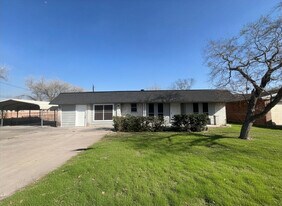 1110 Falcon Dr in Harlingen, TX - Building Photo