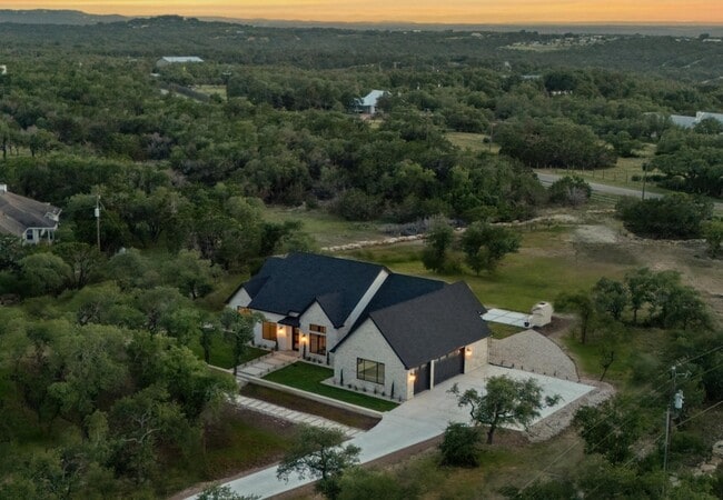 208 Stonegate Ln in Dripping Springs, TX - Building Photo - Building Photo