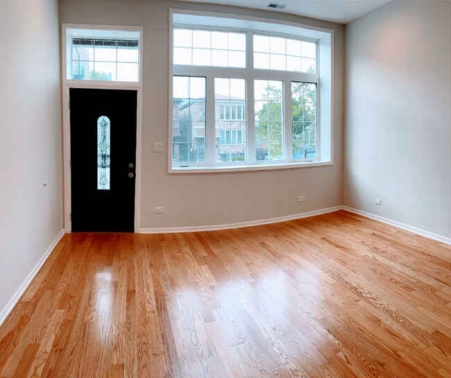 737 W 26th St in Chicago, IL - Building Photo - Building Photo
