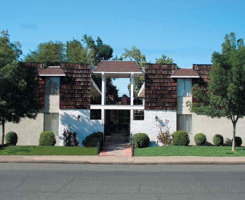 White Front Apartments in Yuba City, CA - Building Photo