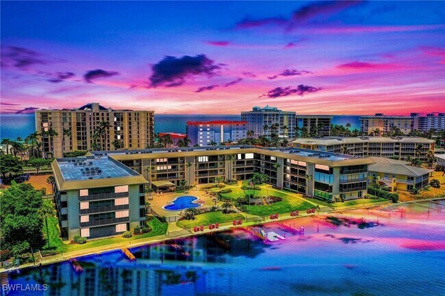 property at 3200 Gulf Shore Blvd N