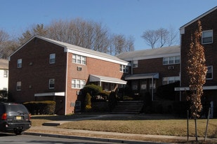128-132 Bloomfield Ave in Nutley, NJ - Building Photo