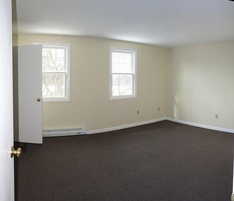 252 West St in Amherst, MA - Building Photo