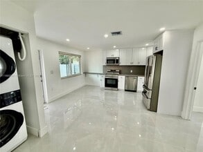 2885 NW 56th St in Miami, FL - Foto de edificio - Building Photo