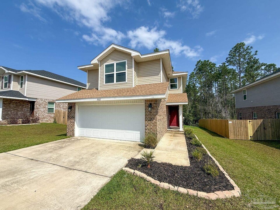 5032 Firstmate Wy in Bellview, FL - Building Photo