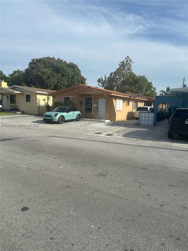 3268 SW 25th St in Miami, FL - Building Photo - Building Photo