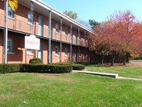 Zandale/Lowry Studio Apartments in Lexington, KY - Building Photo - Building Photo