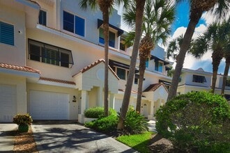 4667 Mirabella Ct in St Pete Beach, FL - Building Photo - Building Photo