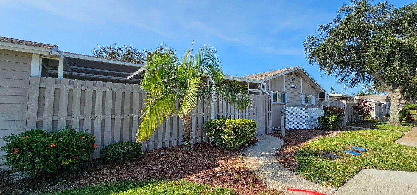 1917 Quail Ridge Ct in Cocoa, FL - Building Photo