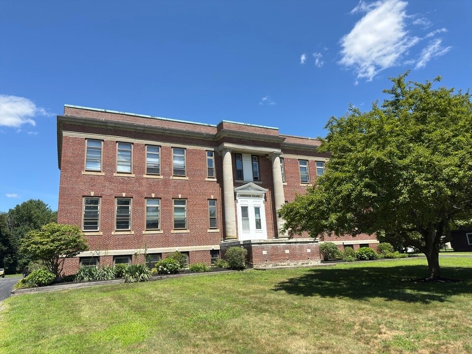 280 Village St in Medway, MA - Building Photo