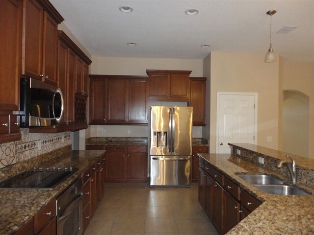 5402 Coral Shell Way in Apollo Beach, FL - Building Photo - Building Photo
