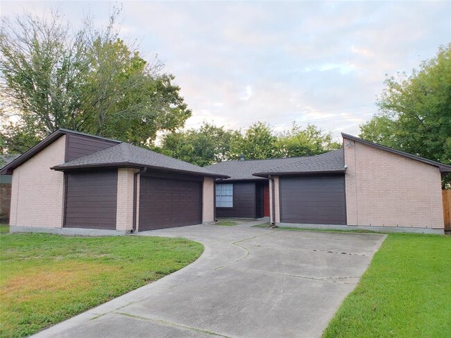 7307 Shoshone Dr in Baytown, TX - Building Photo - Building Photo