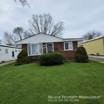 22431 Lake Dr in St. Clair Shores, MI - Building Photo