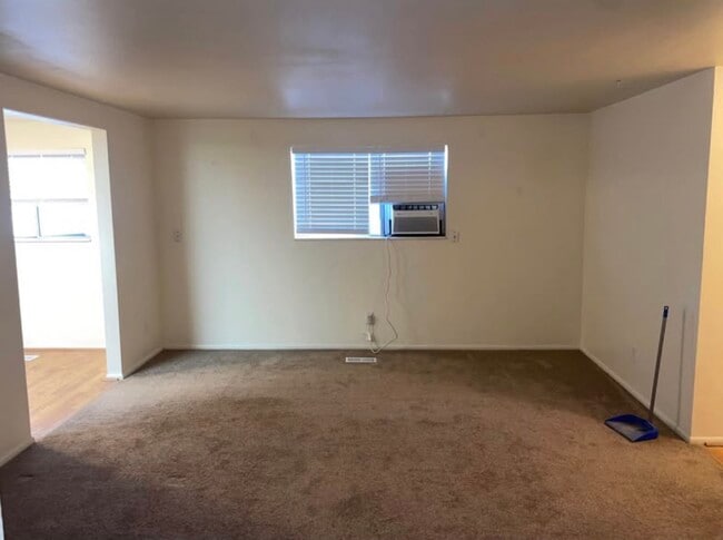 1637 Avalon Rd, Unit 4 in Layton, UT - Foto de edificio - Building Photo