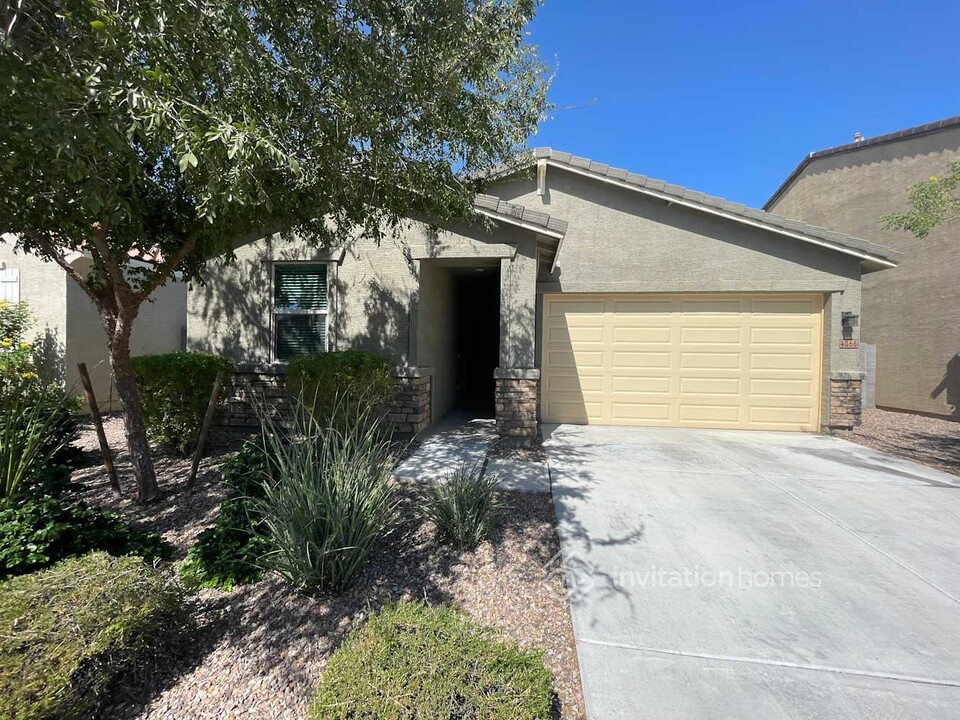 4068 W Coneflower Ln in San Tan Valley, AZ - Foto de edificio