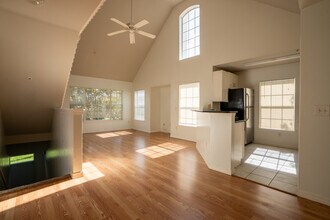 9053 Lee Vista Blvd, Unit 1404 in Orlando, FL - Building Photo - Building Photo