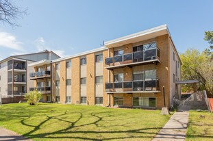 11936 81st St NW in Edmonton, AB - Building Photo