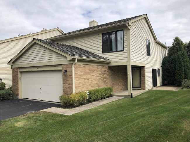 property at 909 Suffolk Ct