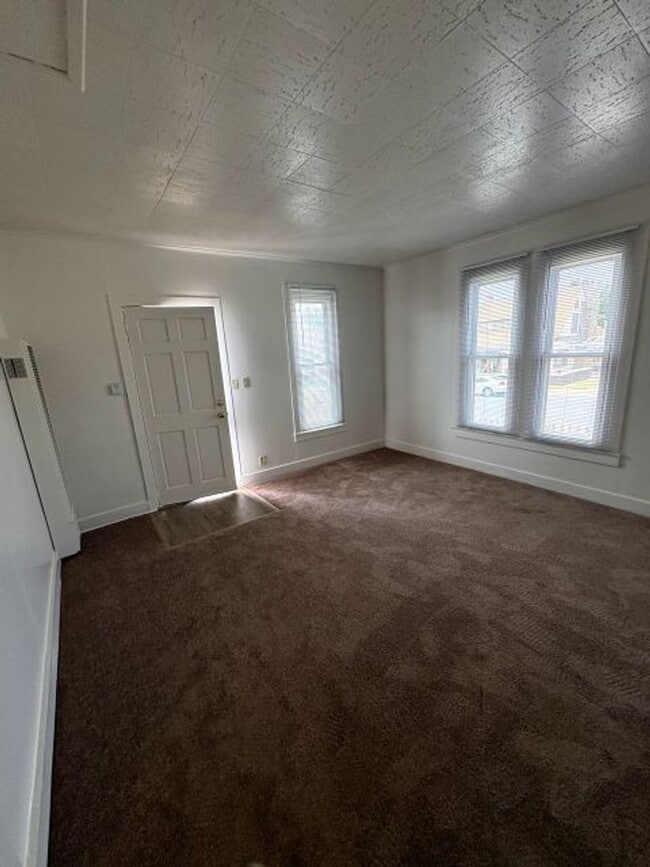 38 N Laurel St in Ventura, CA - Building Photo - Building Photo