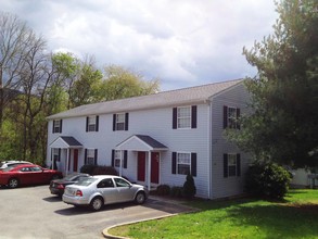 5681 Hollins Rd in Roanoke, VA - Building Photo - Building Photo