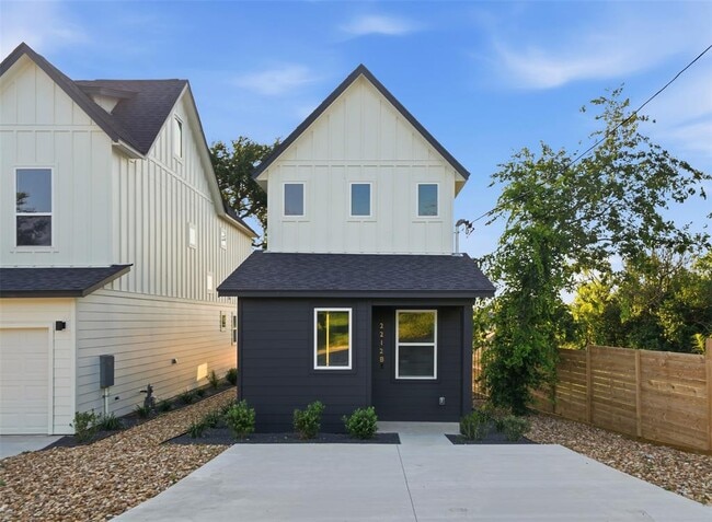 property at 2212 Yellow Jacket Ln