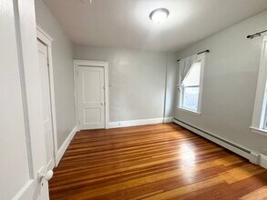 14 Belknap St in Somerville, MA - Building Photo - Building Photo